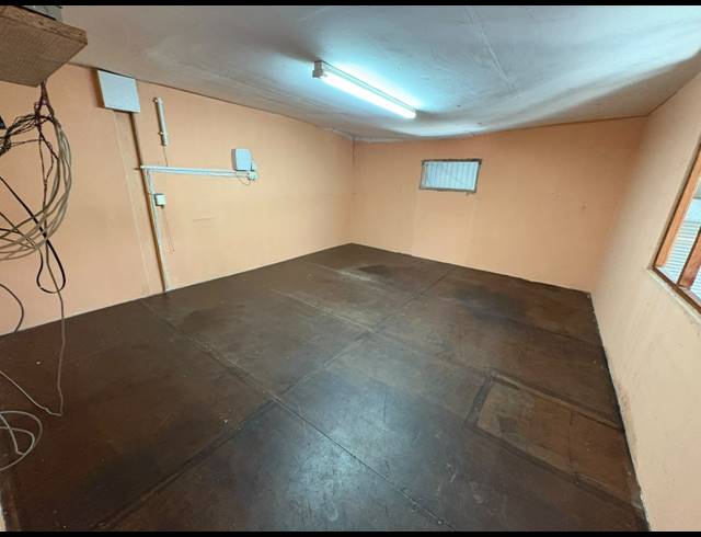 229M² WAREHOUSE TO LET IN BROADLANDS PARK